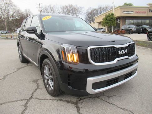 Used 2024 Kia Telluride LX image 9