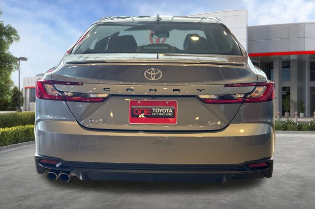 Used 2026 Toyota Camry SE w/ Convenience Package FWD image 5