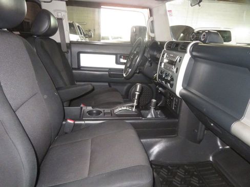 Used 2007 Toyota FJ Cruiser 4WD image 28