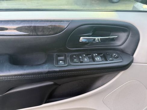 Used 2016 Dodge Grand Caravan SXT image 11