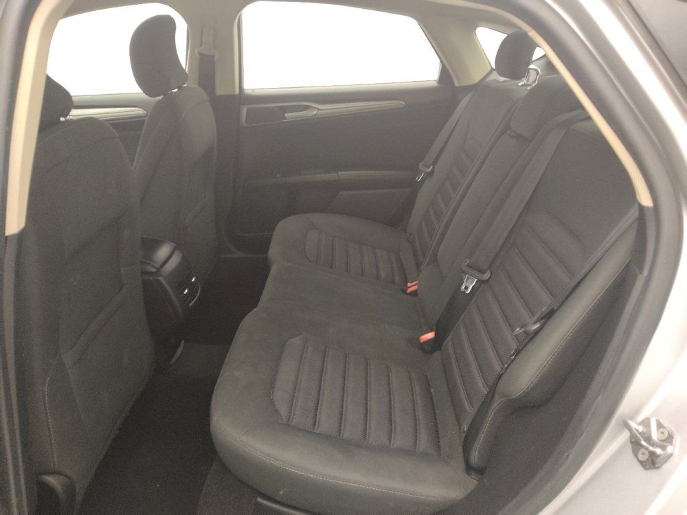 Used 2019 Ford Fusion SE FWD image 18