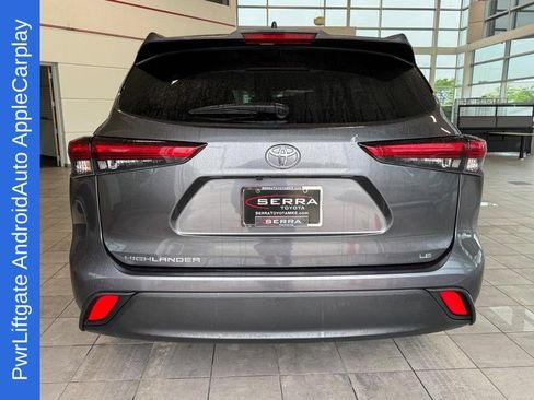 Used 2023 Toyota Highlander LE FWD image 4