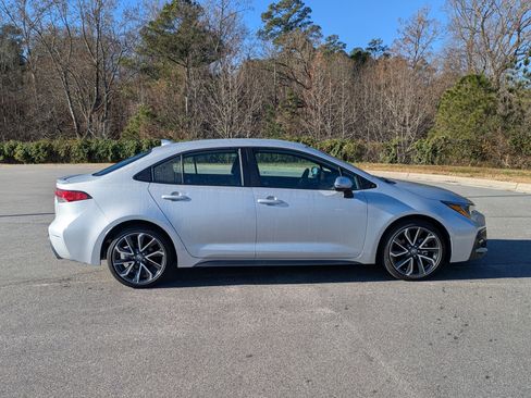 Used 2022 Toyota Corolla SE image 3