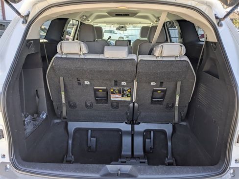 Used 2025 Toyota Sienna LE image 27