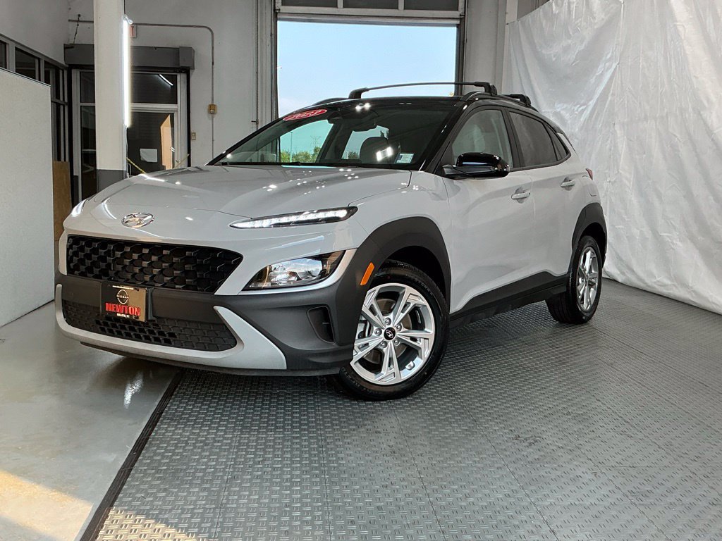Used 2023 Hyundai Kona SEL AWD/4WD image 2