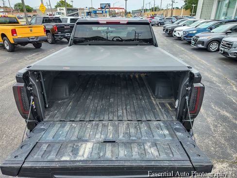 Used 2022 GMC Sierra 1500 SLT w/ SLT Premium Package AWD/4WD image 19