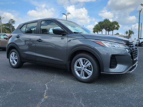 New 2025 Nissan Kicks Play S FWD image 2