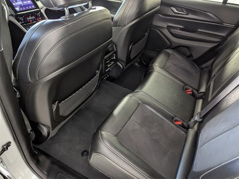 Certified 2023 Jeep Grand Cherokee Altitude image 16