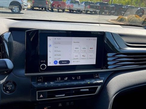 Used 2025 Toyota Camry SE image 21