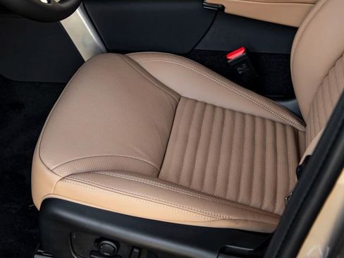 New 2025 Land Rover Discovery Metropolitan Edition image 15