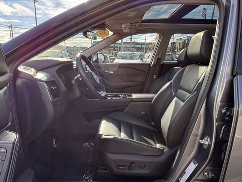 Used 2023 Nissan Rogue SL image 10