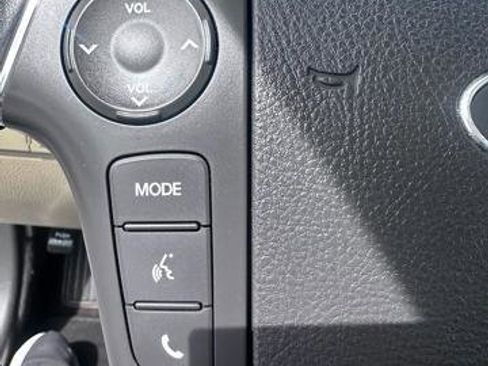 Used 2010 Hyundai Genesis 4.6 image 16