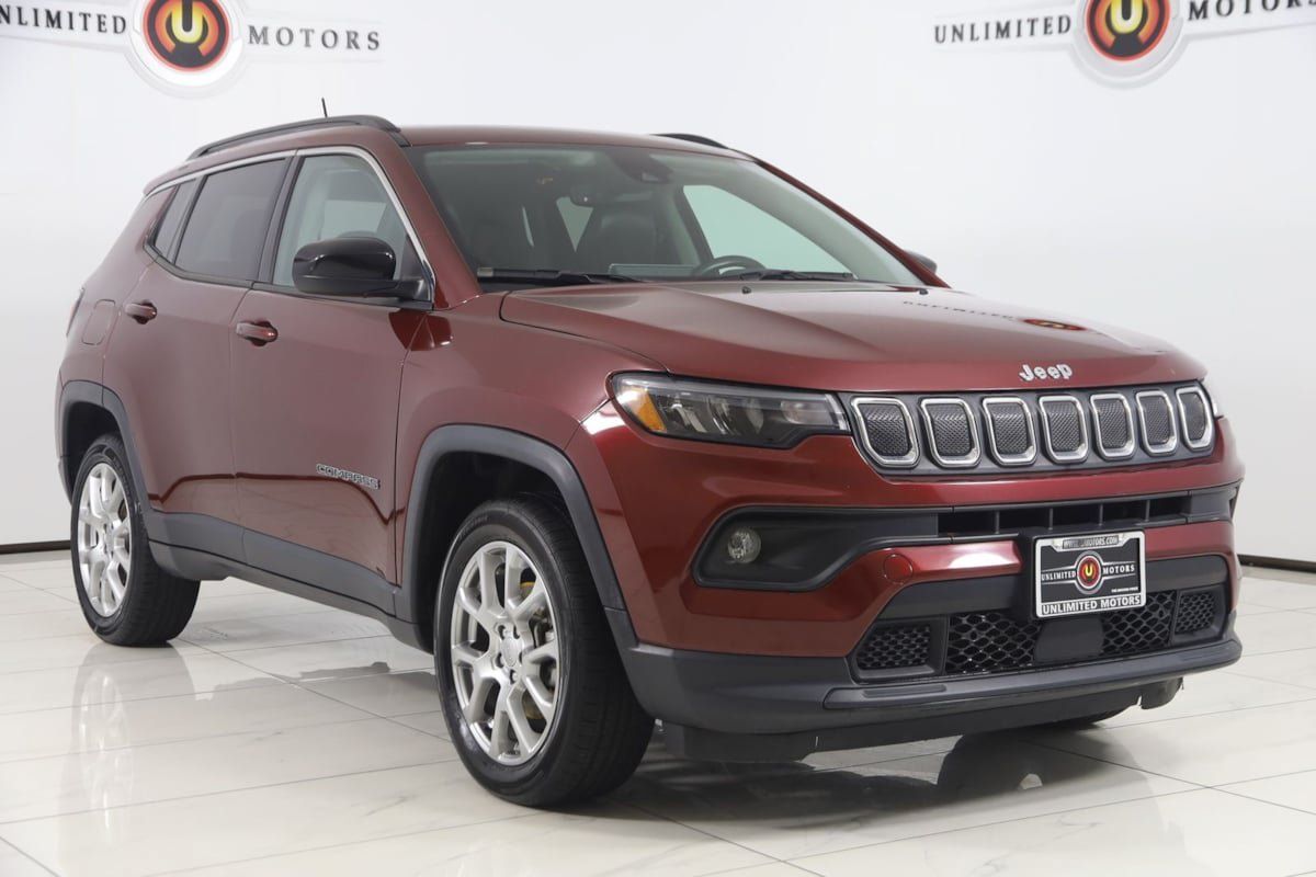 Used 2022 Jeep Compass Latitude w/ Sun and Sound Group AWD/4WD image 19