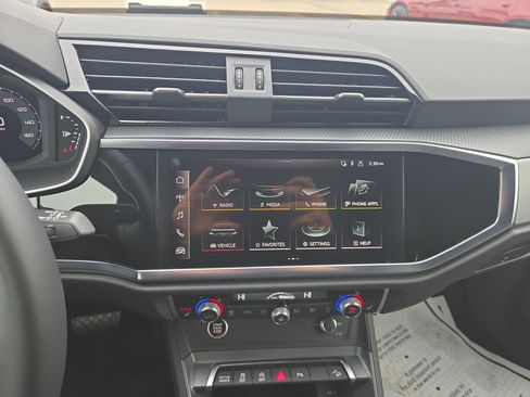 Certified 2025 Audi Q3 2.0T Premium w/ Convenience Package image 14