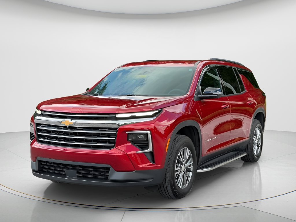 Used 2025 Chevrolet Traverse LT w/ Driver Confidence Package FWD image 1
