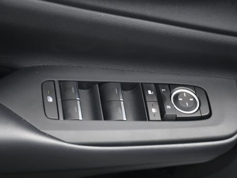Used 2025 Toyota Prius Plug-In Hybrid FWD image 12