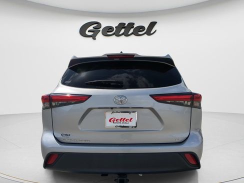 Used 2023 Toyota Highlander LE FWD image 6