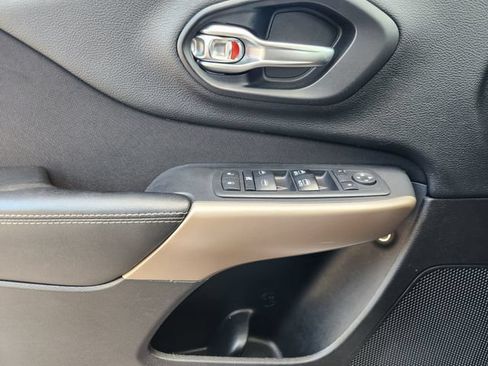 Used 2017 Jeep Cherokee Latitude FWD image 21