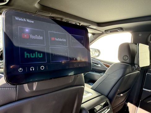 Used 2023 Cadillac Escalade Premium Luxury image 36