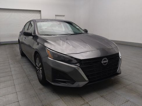 Used 2025 Nissan Altima 2.5 SV FWD image 13