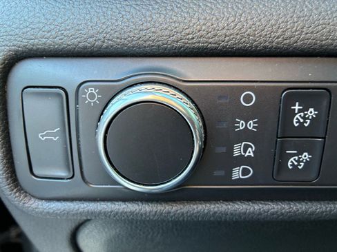 Used 2020 Ford Explorer XLT image 9