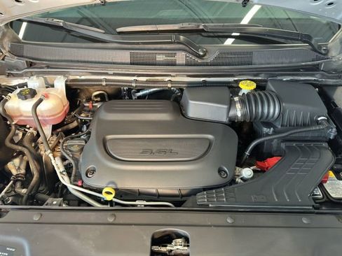 Used 2024 Chrysler Pacifica Touring-L image 22