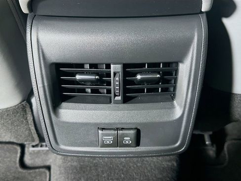 Used 2022 Toyota Avalon XLE image 24