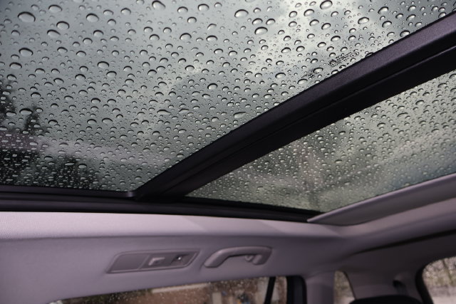 Certified 2023 Volkswagen Tiguan SE w/ Panoramic Sunroof Package FWD image 28