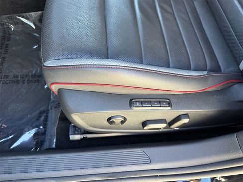 Used 2022 Volkswagen GTI SE image 42