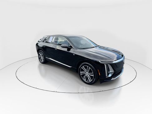 Used 2025 Cadillac Lyriq Luxury RWD image 2