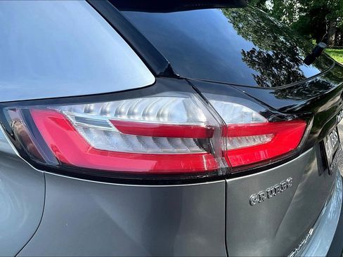 Used 2024 Ford Edge Titanium image 42