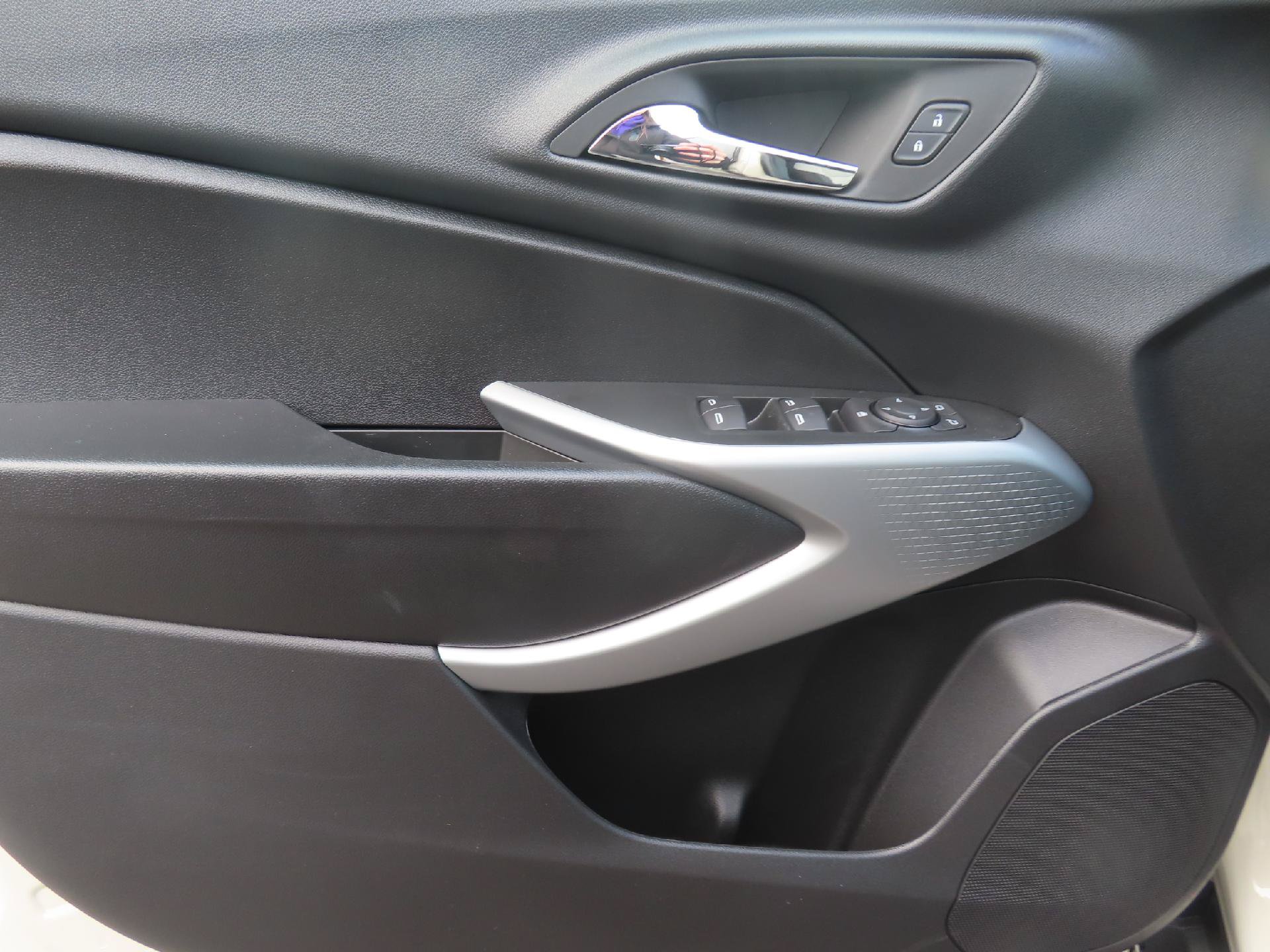 New 2026 Chevrolet Trax RS w/ Driver Confidence Package FWD image 11