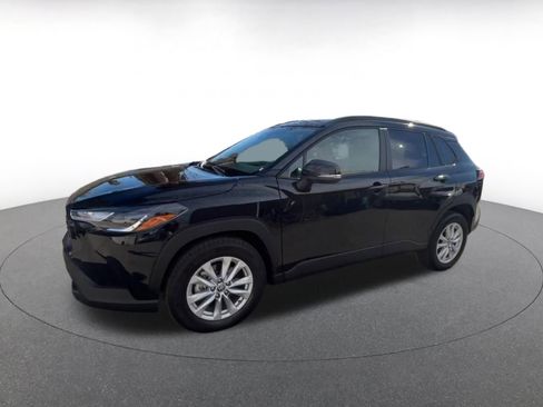 Used 2025 Toyota Corolla Cross LE image 8