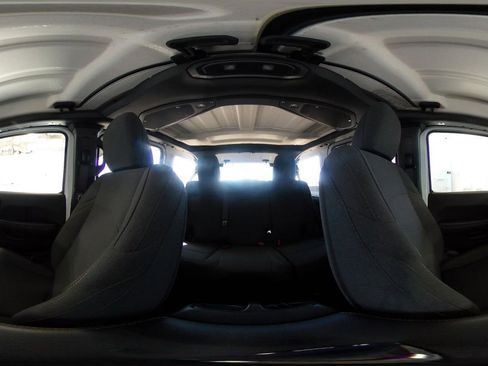 Used 2025 Jeep Wrangler Sahara image 41