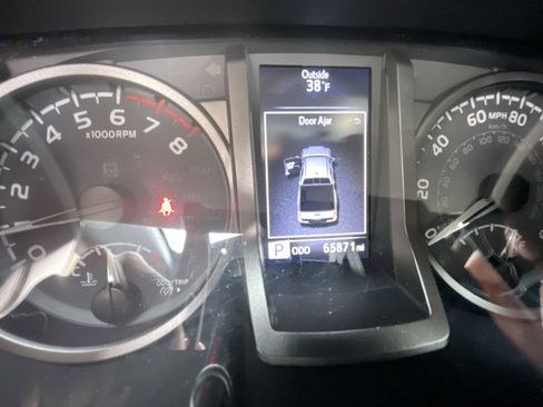 Used 2021 Toyota Tacoma TRD Sport w/ Technology Package image 12