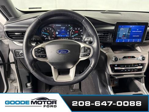 Used 2020 Ford Explorer XLT w/ Equipment Group 202A AWD/4WD image 12