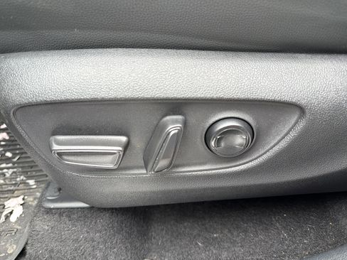 Used 2025 Toyota Grand Highlander AWD image 11