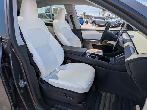 Used 2026 Tesla Model Y 2WD image 23