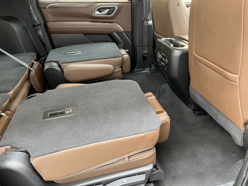 Used 2021 Chevrolet Suburban High Country w/ Premium Package AWD/4WD image 24