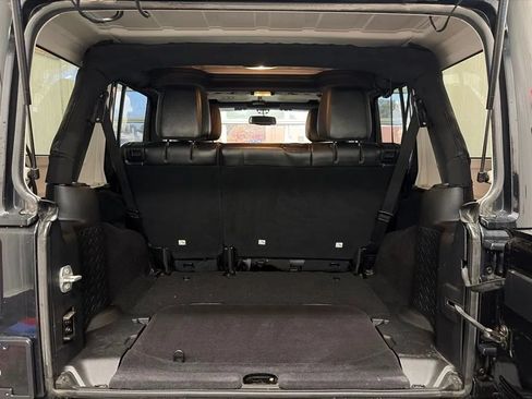 Used 2017 Jeep Wrangler Unlimited Sahara AWD/4WD image 14