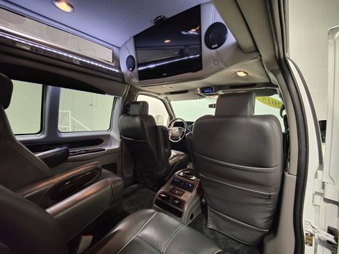 Used 2015 Chevrolet Express 2500 Extended image 21