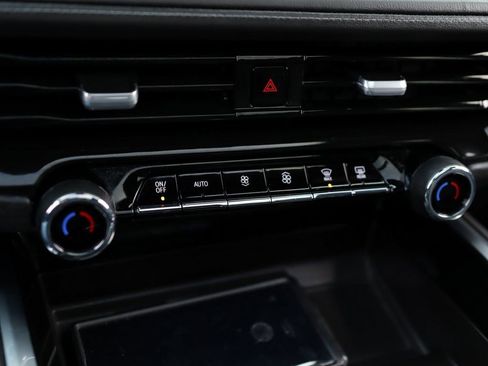 Used 2025 Chevrolet Tahoe Z71 w/ Z71 Off-Road Package image 18