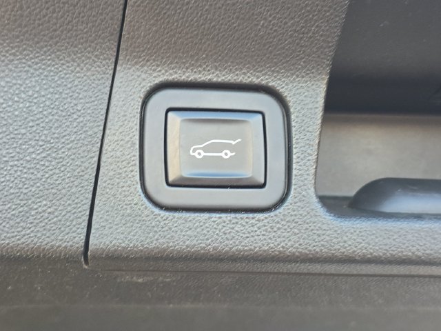 Used 2018 GMC Acadia Denali w/ Technology Package FWD image 19