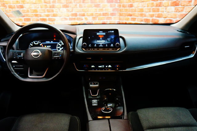 Used 2025 Nissan Rogue SV AWD/4WD image 16