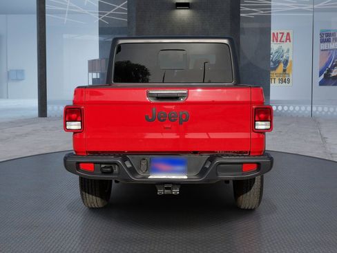 Used 2025 Jeep Gladiator Sport AWD/4WD image 5