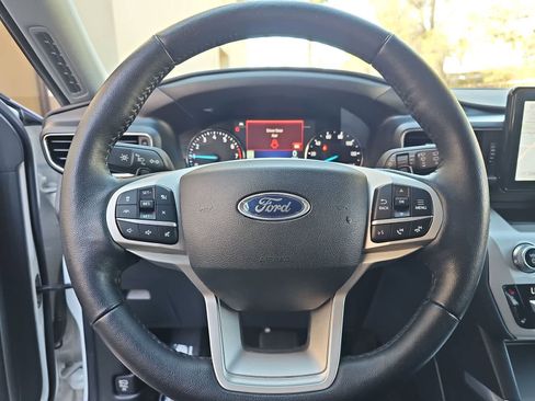 Used 2021 Ford Explorer XLT w/ Equipment Group 202A AWD/4WD image 19
