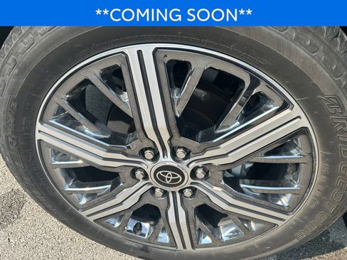 Used 2024 Toyota Sequoia Capstone AWD/4WD image 17