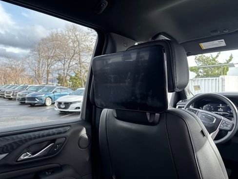 Used 2024 GMC Yukon XL Denali image 31