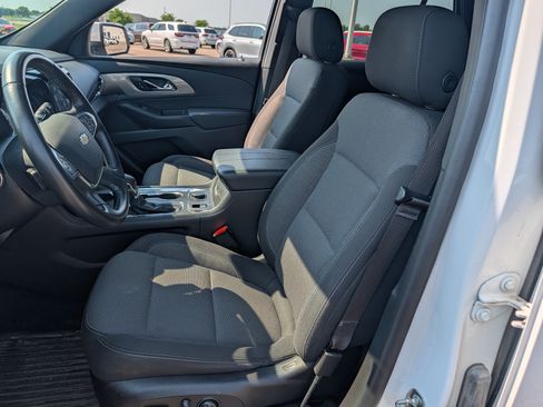 Used 2022 Chevrolet Traverse LT AWD/4WD image 6