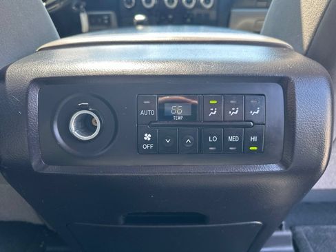 Used 2019 Toyota Sequoia SR5 AWD/4WD image 27